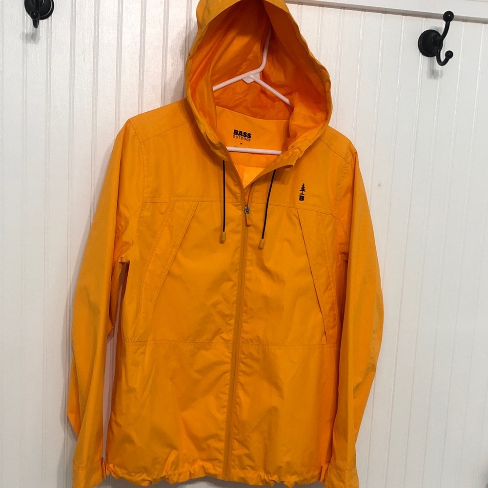 BASSMens Windbreaker BASS M Yellow Multi Zipping POCKETS Water Resistant NWOT